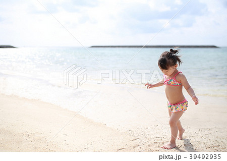 海 (ビーチ 子供 女児 夏休み リゾート バカンス 家族旅行 南国 コピー