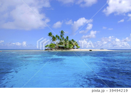 南の海に浮かぶ小さな島 39494219
