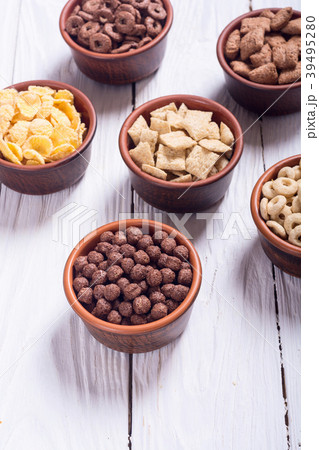 Cereals . milk and chocolate cornflakes 39495280