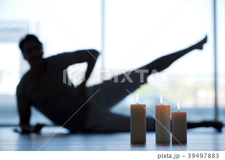 Young handsome man in spa healthcare concept 39497883