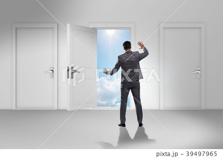 Businessman facing many business opportunities 39497965
