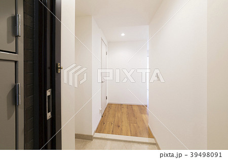 マンションの玄関ホールと廊下イメージ 施工例の写真素材