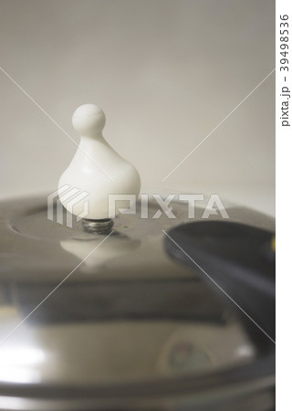 圧力鍋の重り(振れた後の状態) 圧力鍋の重り(振れた後の状態) 39498536