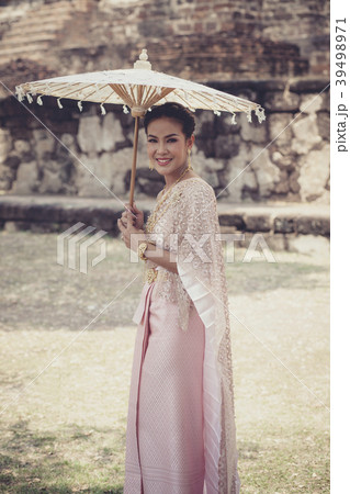 thai woman wearing old thai tradition clothes thai woman wearing old thai tradition clothes 39498971
