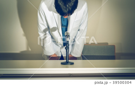 白衣の人 39500304