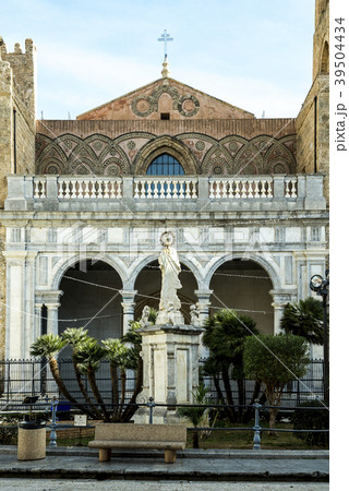 モンレアーレ大聖堂正面 39504434