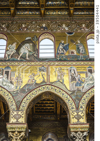 豪華なモザイク装飾が施されたモンレアーレ大聖堂内部 豪華なモザイク装飾が施されたモンレアーレ大聖堂内部 39504441