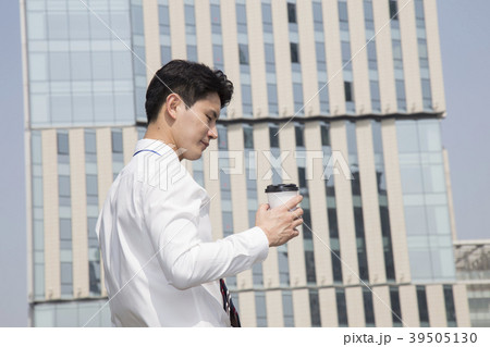 ビジネスマン 男性 男 39505130