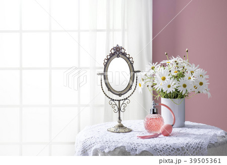 ピンクの壁の部屋 39505361