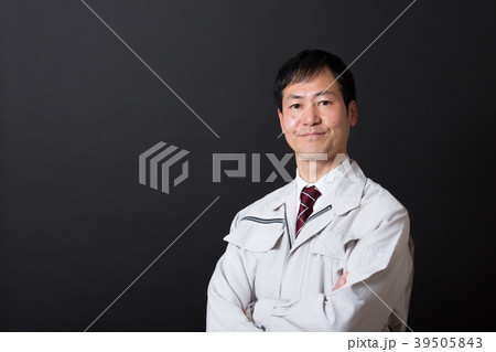 ミドル男性(作業着) ミドル男性(作業着) 39505843