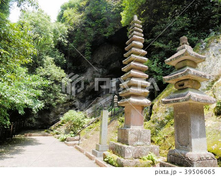 霊巌洞の入口 Miyamoto Musashi's cave in Kumamoto 霊巌洞の入口 Miyamoto Musashi's cave in Kumamoto 39506065