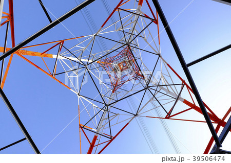 爽やかな青空と送電線の鉄塔 爽やかな青空と送電線の鉄塔 39506474