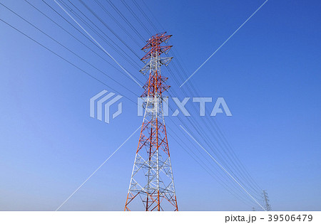爽やかな青空と送電線の鉄塔 爽やかな青空と送電線の鉄塔 39506479