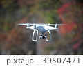 ドローンと紅葉 39507471