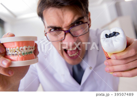Funny dentist with teeth model in hospital Funny dentist with teeth model in hospital 39507489
