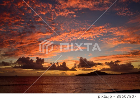 夕焼けに染まる空 39507807