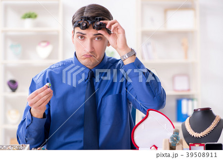 Jeweler working with luxury jewelry in the 39508911