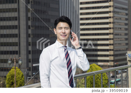 ビジネスマン 携帯電話 男性 39509019