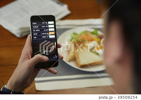 ビジネスマン 株取引 ビジネスマン 株取引 39509254