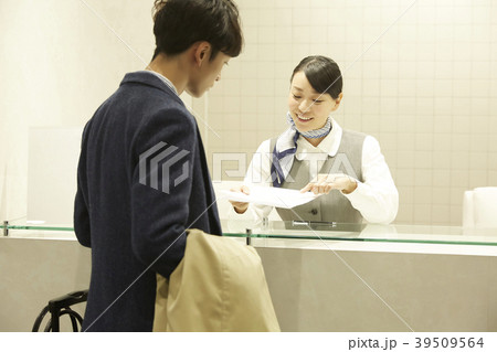 ビジネスマン 受付 ビジネスマン 受付 39509564