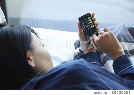 ビジネスウーマン 株取引 ビジネスウーマン 株取引 39509601