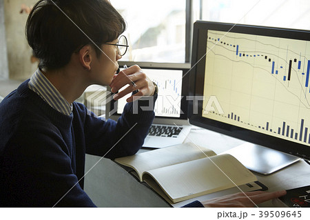 ビジネスマン 株取引 ビジネスマン 株取引 39509645