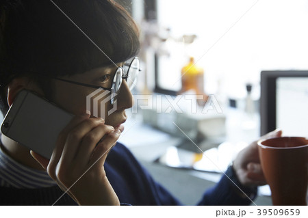 ビジネスマン 株取引 ビジネスマン 株取引 39509659