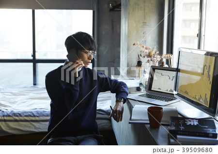ビジネスマン 株取引 ビジネスマン 株取引 39509680
