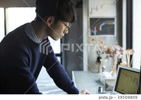ビジネスマン 株取引 ビジネスマン 株取引 39509809
