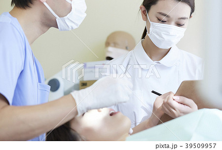 歯医者の治療 39509957