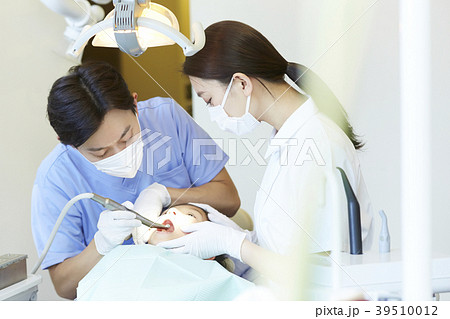 歯医者の治療 39510012