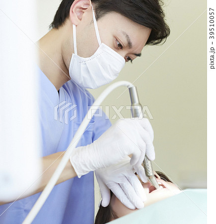 歯医者の治療 歯医者の治療 39510057