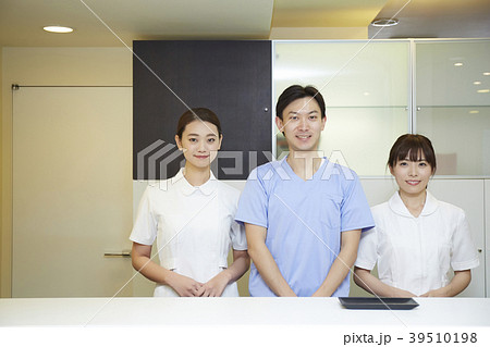 病院で働く男女 39510198