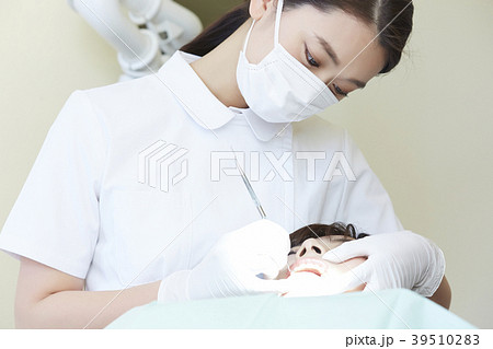 歯医者の治療 39510283