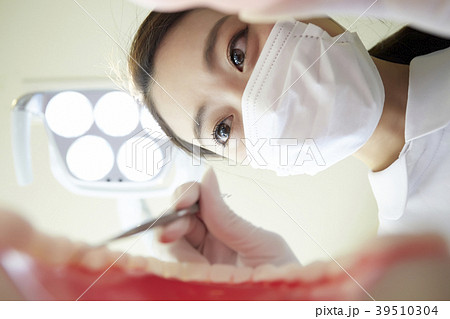 歯医者の治療 歯医者の治療 39510304