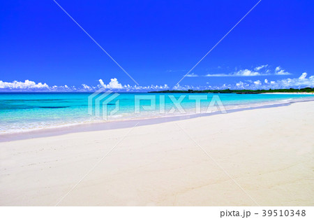 真夏の宮古島。伊良部島の渡口の浜の景観 39510348