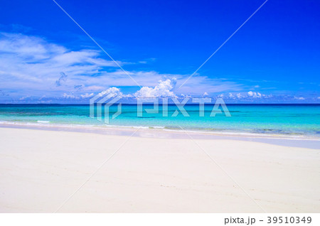 真夏の宮古島。伊良部島の渡口の浜の景観 39510349