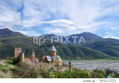 Old fortress on the shore against the backdrop 39512323