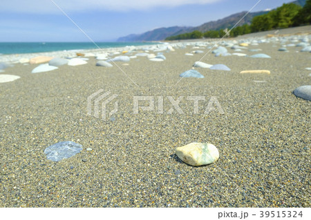 ヒスイの原石とヒスイ海岸 39515324