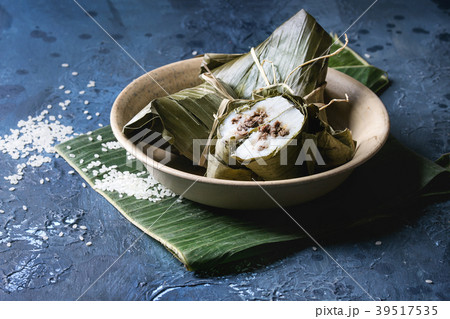Rice piramidal dumplings 39517535