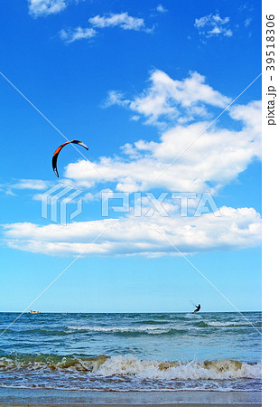 Young Man ride Kite Surf in the sea, Extreme Sport 39518306