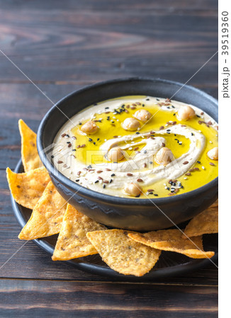 Bowl of hummus with tortilla chips Bowl of hummus with tortilla chips 39519360