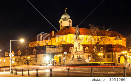 Podebrady by night. Statue of Jiri z Podebrad with Podebrady by night. Statue of Jiri z Podebrad with 39519664