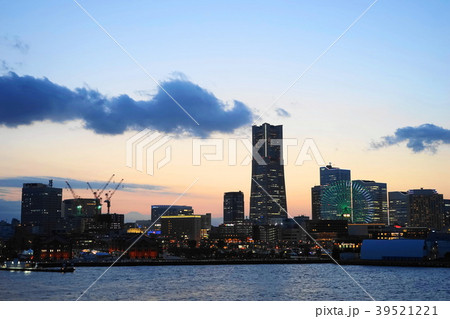 3月 横浜216横浜みなとみらい21の夕景・夜景 3月 横浜216横浜みなとみらい21の夕景・夜景 39521221