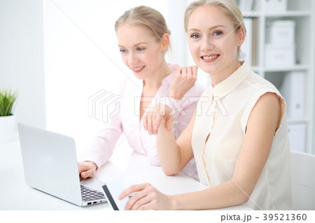 Two business ladies or colleagues discussing 39521360