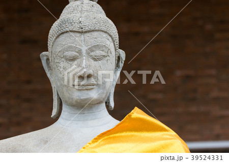Old Buddha statue 39524331