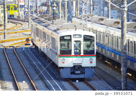 武蔵丘車両基地に停車する西武線 39531071