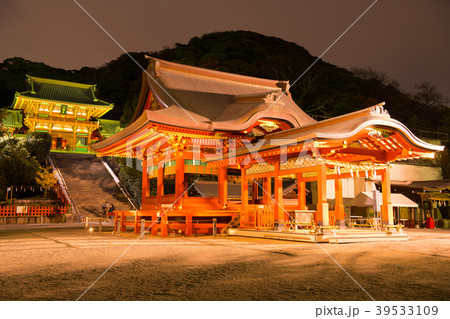 夜の鶴岡八幡宮 39533109