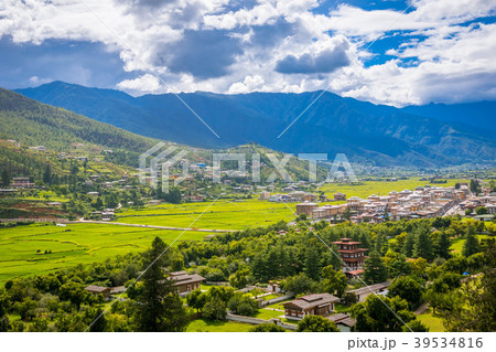 ブータン・パロにて王様の家を眼下に眺める 39534816