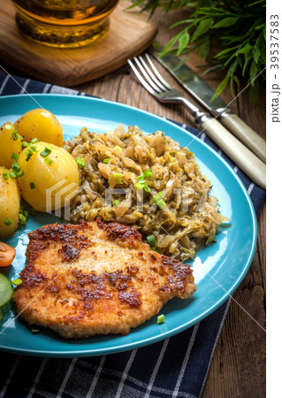 Fried pork chop 39537583